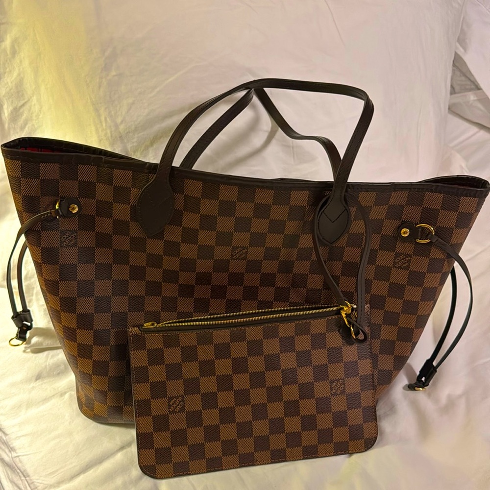 Louis Vuitton neverfull MM with pouch . Excellent condition